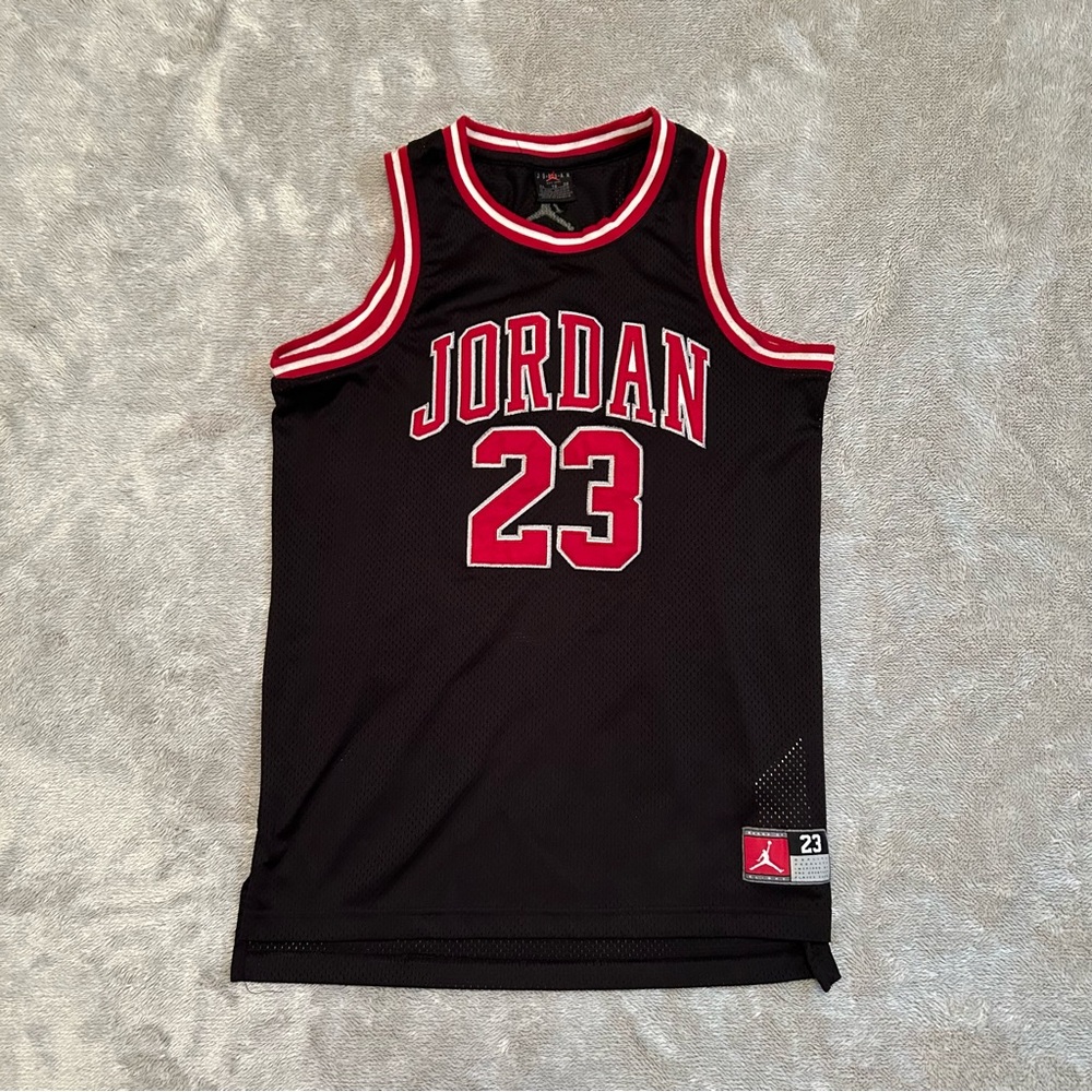 Air Jordan Black / Red Basketball Jersey Youth Size XL Preowned